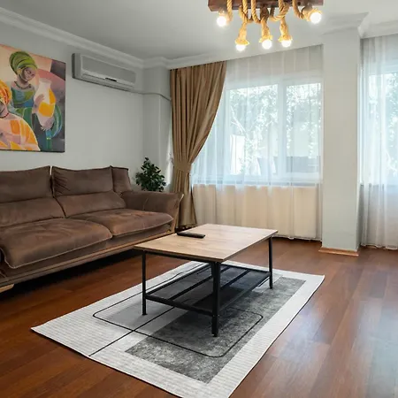 Διαμέρισμα Peaceful & Spacious Apt W/garden In Center Of City
