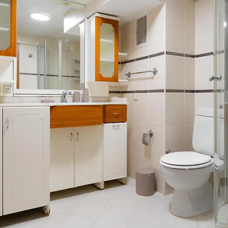 Διαμέρισμα Peaceful & Spacious Apt W/garden In Center Of City *