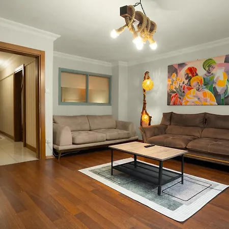 Peaceful & Spacious Apt W/garden In Center Of City *