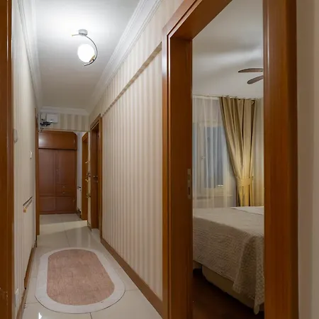 Peaceful & Spacious Apt W/garden In Center Of City * Estambul